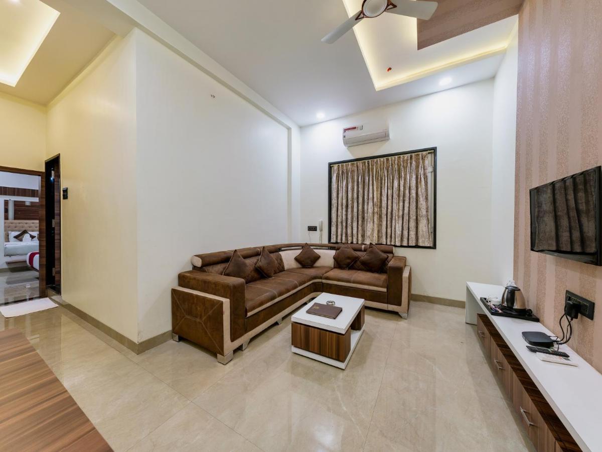 Hotel Chandradeep Regency Dhule Exterior photo