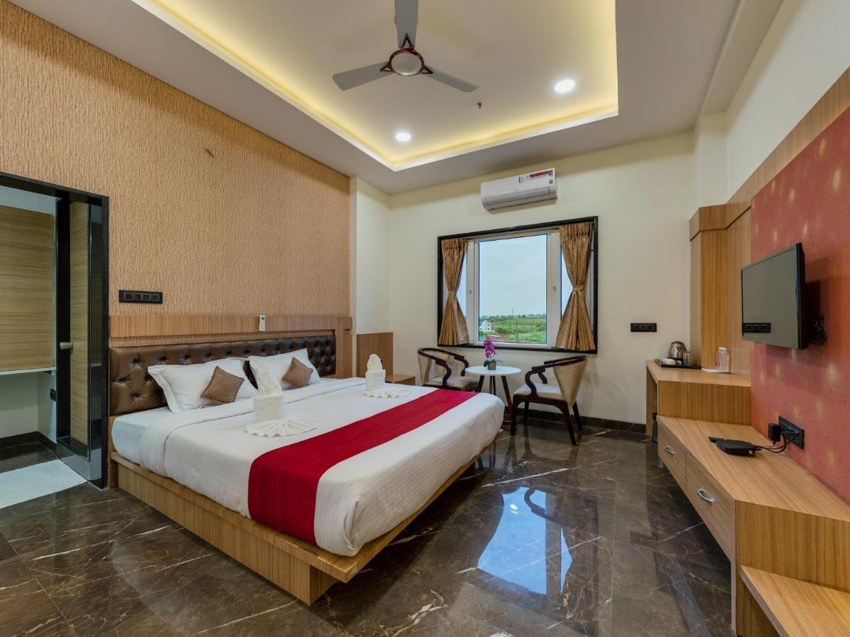 Hotel Chandradeep Regency Dhule Exterior photo