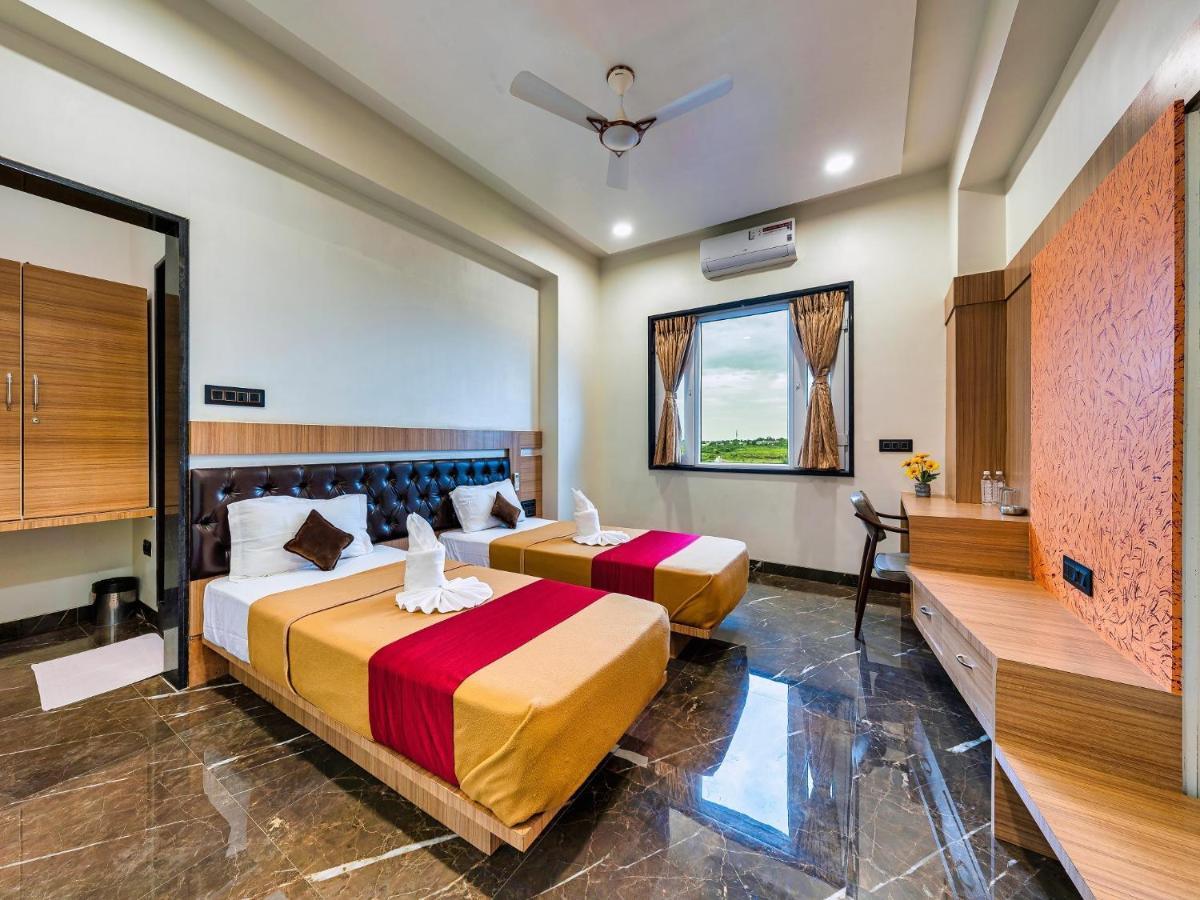 Hotel Chandradeep Regency Dhule Exterior photo