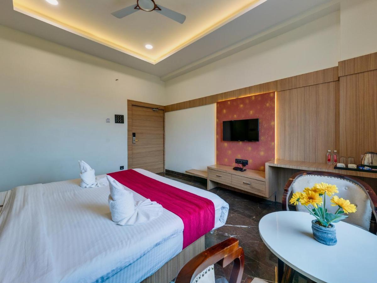Hotel Chandradeep Regency Dhule Exterior photo