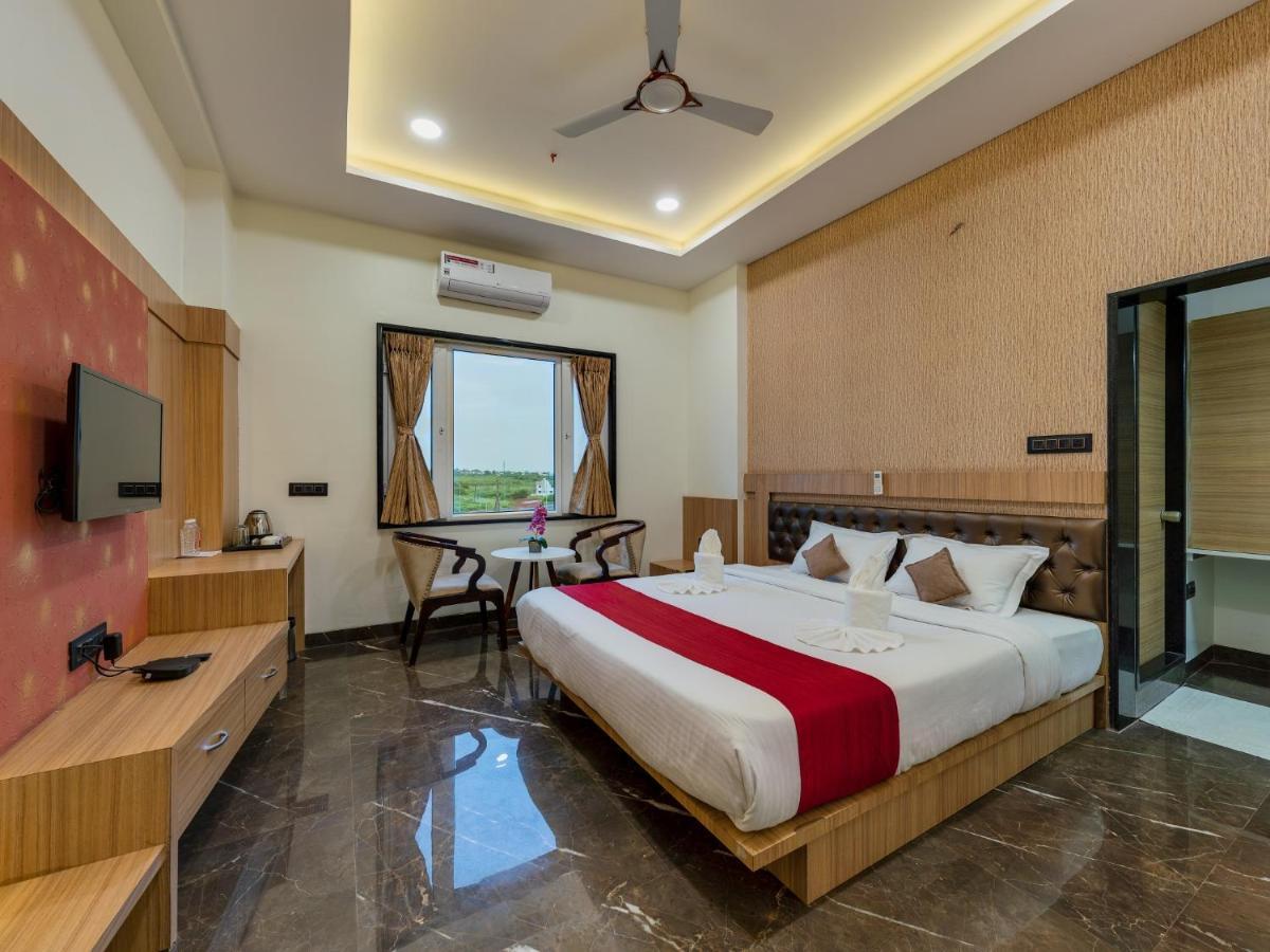 Hotel Chandradeep Regency Dhule Exterior photo