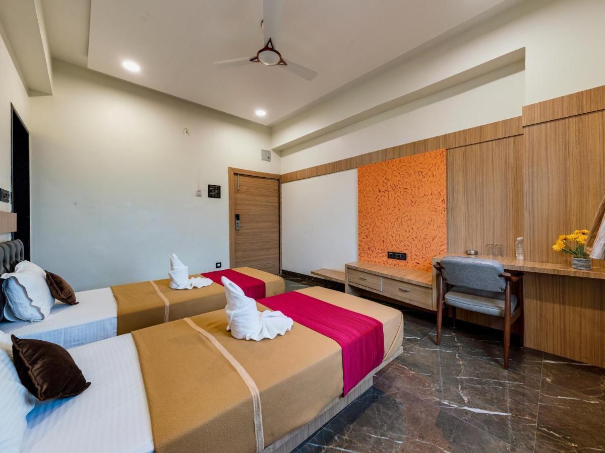 Hotel Chandradeep Regency Dhule Exterior photo